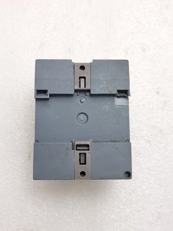 Siemens 6ED1052-1MD00-0BA8 BM 12/24RCE Logo Plc Controller 6ED10521MD000B8 Used